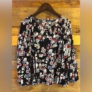 NWOT Cupcakes and Cashmere Kingsley Floral Blouse Top Size M​​​